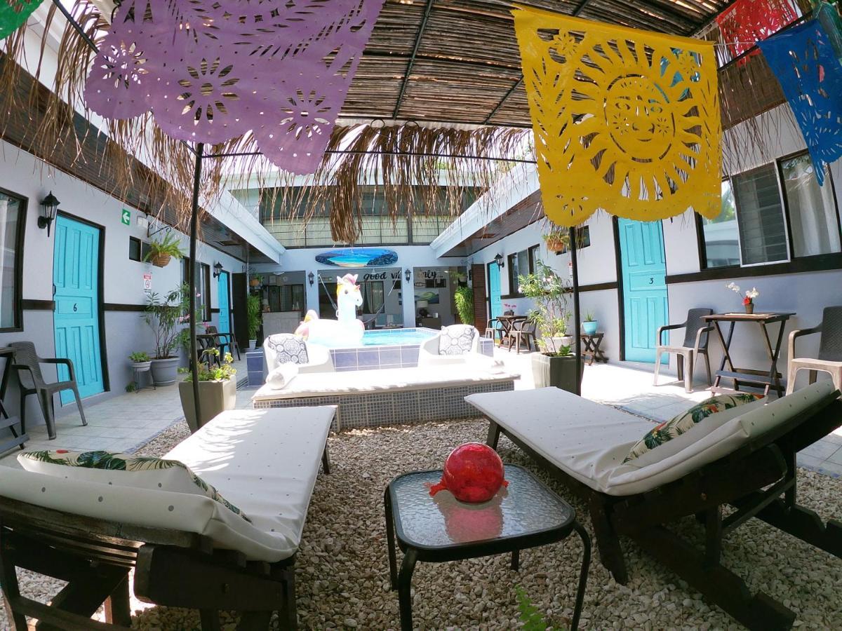 Hotel Perico Azul&Surf Camp Jacó Esterno foto