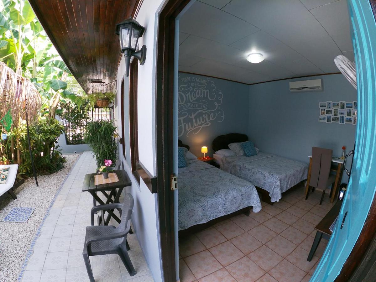 Hotel Perico Azul&Surf Camp Jacó Esterno foto