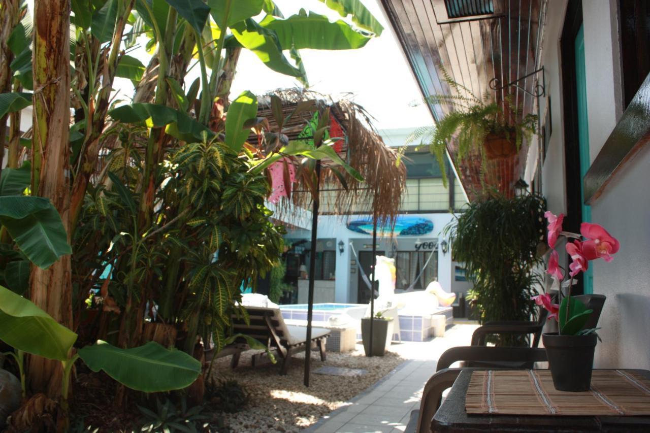 Hotel Perico Azul&Surf Camp Jacó Esterno foto