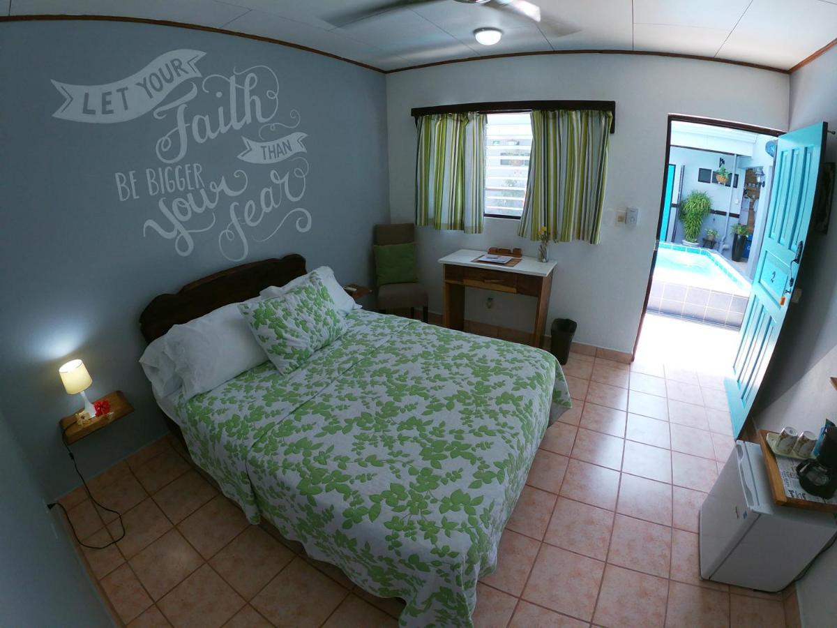 Hotel Perico Azul&Surf Camp Jacó Esterno foto